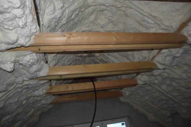 Nyitott cellás purhab szigetelés tetőn – Profi hő- és hangszigetelés Perfectpur